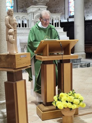 10 25 Départ du Père Bernard